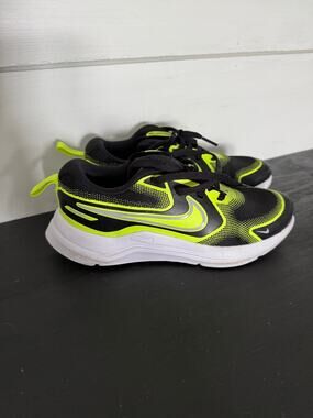 Youth Nike Cosmic Runner sneakers